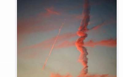 上海现不明飞行物 似火球般高速坠落！气象专家科普：飞机尾迹云扩散